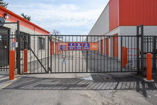 Public Storage  1001 N Frontage Road in Lemont, IL