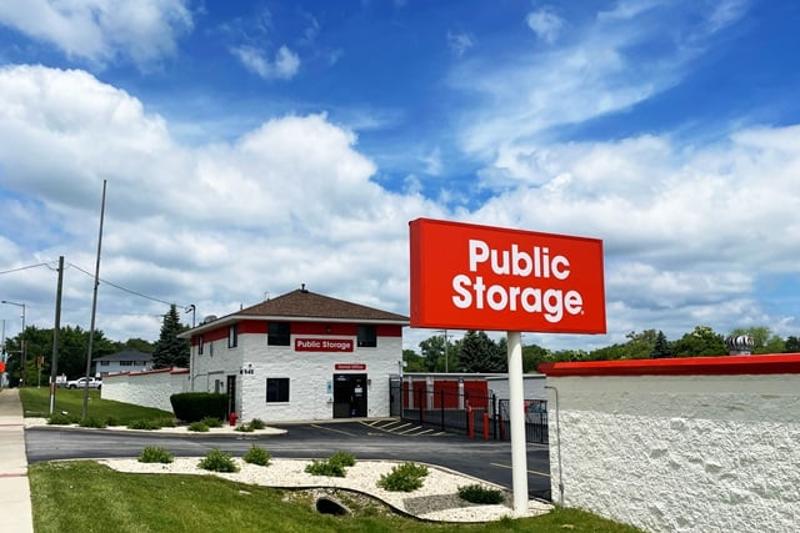 Public Storage at 945 N Farnsworth Ave, Aurora, IL