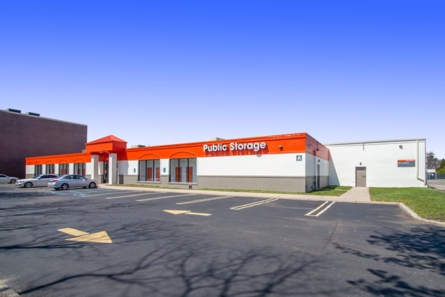 20×10 Public Storage: Self Storage Unit in Garden City, NY 1055 Stewart Ave Garden City, New York