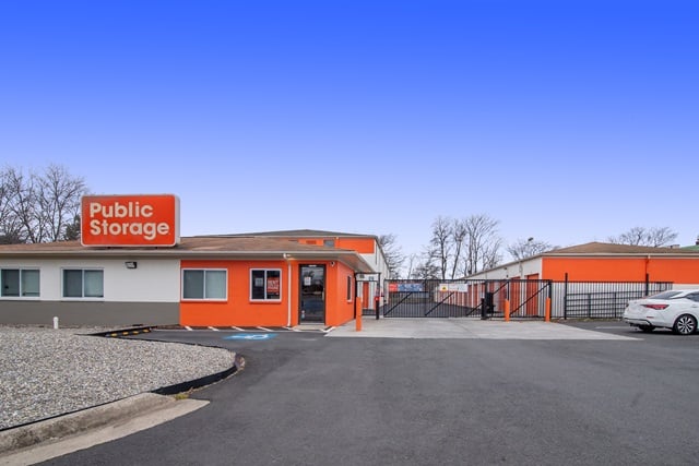 20×10 Public Storage: Garage in Annandale, VA 4400 Backlick Road Annandale, Virginia