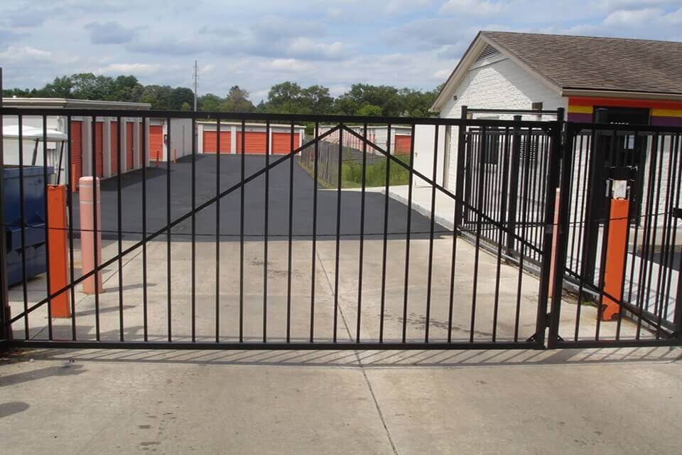 Public Storage  34050 W 9 Mile Road in Farmington, MI
