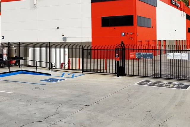 Public Storage  23811 Ventura Blvd in Calabasas, CA