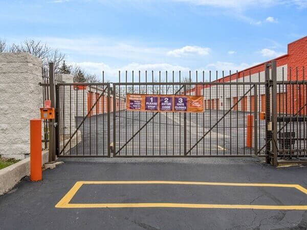 Public Storage 341 S Frontage Road in Willowbrook, IL