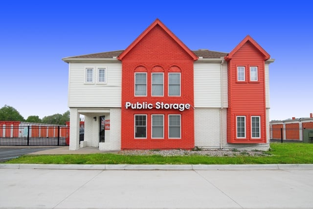 20×10 Public Storage: Parking Lot in Trenton, MI 20080 Allen Road Trenton, Michigan