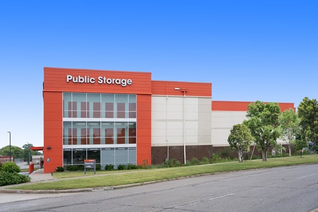 30×10 Public Storage: Garage in Royal Oak, MI 5060 Coolidge Highway Royal Oak, Michigan