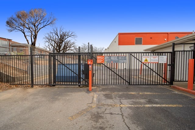 Public Storage  3005 Kenilworth Ave in Hyattsville, MD