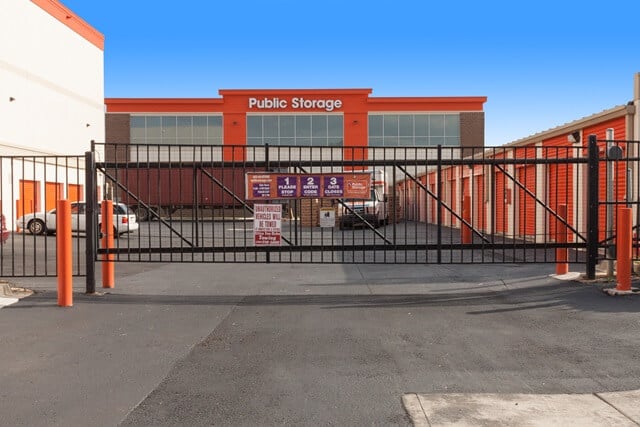 Public Storage  1404 E Big Beaver Road in Troy, MI