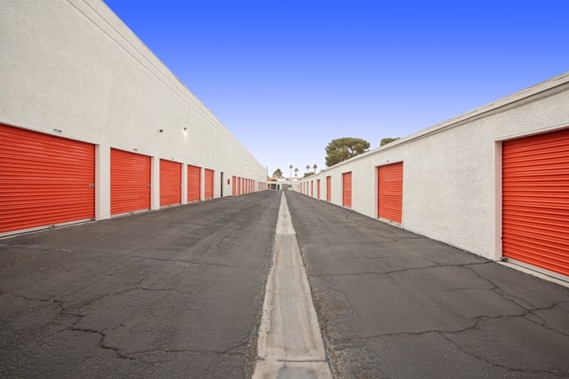 10×20 Garage in Las Vegas, NV 6601 W Charleston Blvd Las Vegas, Nevada 2