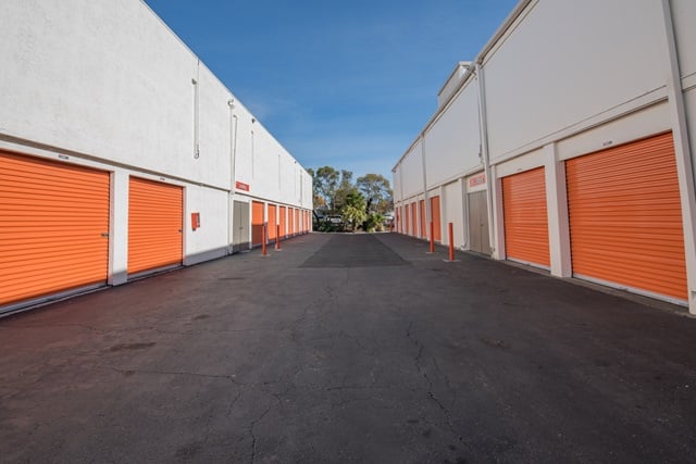 30×10 Public Storage: Garage in Concord, CA 2350 Monument Blvd Concord, California 2