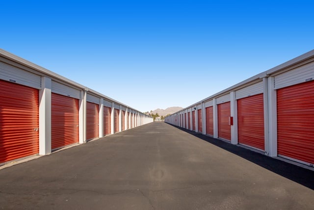 15×10 Garage in Las Vegas, NV 4300 Boulder Hwy Las Vegas, Nevada 2