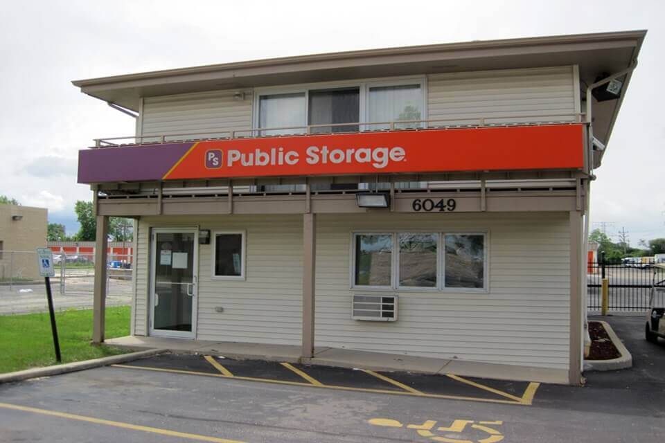 30×10 Public Storage: Parking Lot in Milwaukee, WI 6049 N 77th Street Milwaukee, Wisconsin