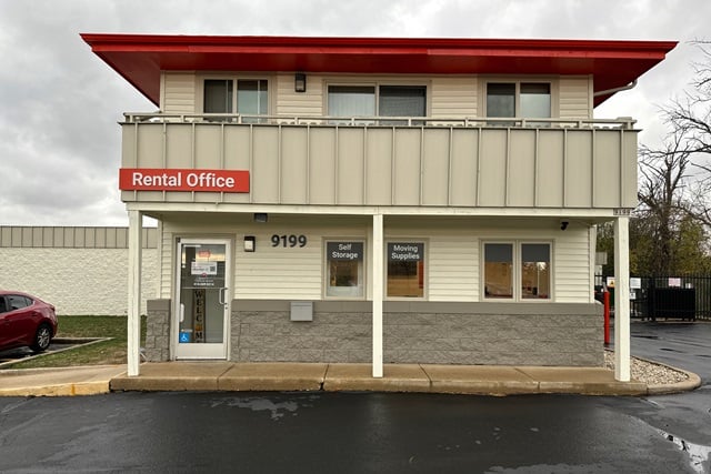 20×10 Public Storage: Garage in Brown Deer, WI 9199 N Green Bay Road Brown Deer, Wisconsin