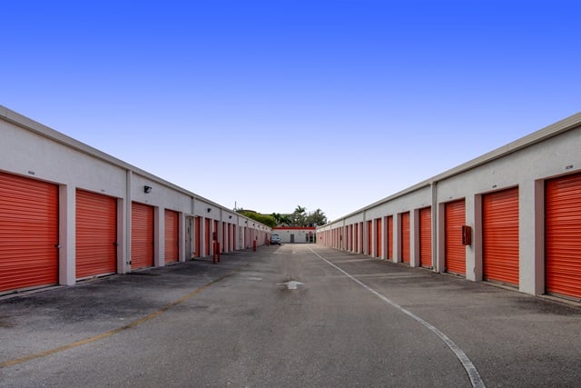 Davie, FL, SelfStorage Near 15701 SW 41st Street 18447264531 I