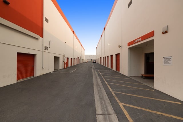 Tarzana, CA, SelfStorage Near 18440 Burbank Blvd 18447264531 I