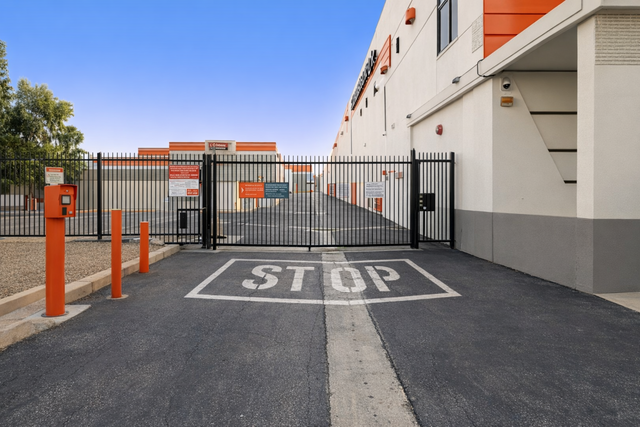 Self Storage Unit in Tarzana, California 3
