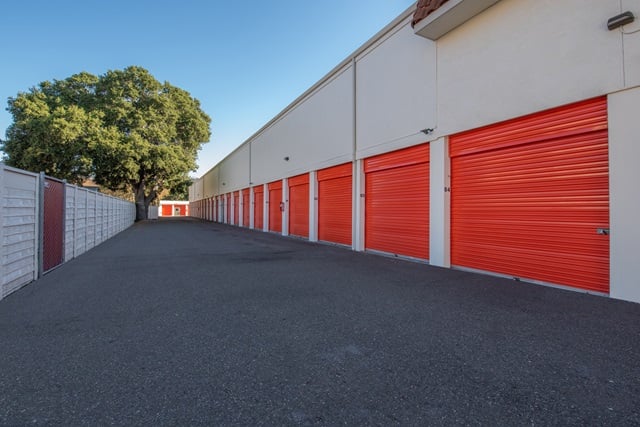 20×10 Self Storage Unit in San Leandro, CA 15984 East 14th Street San Leandro, California 2