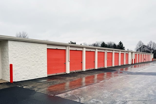 10×10 Garage in Joliet, IL 3120 VIMY RIDGE DRIVE Joliet, Illinois 2
