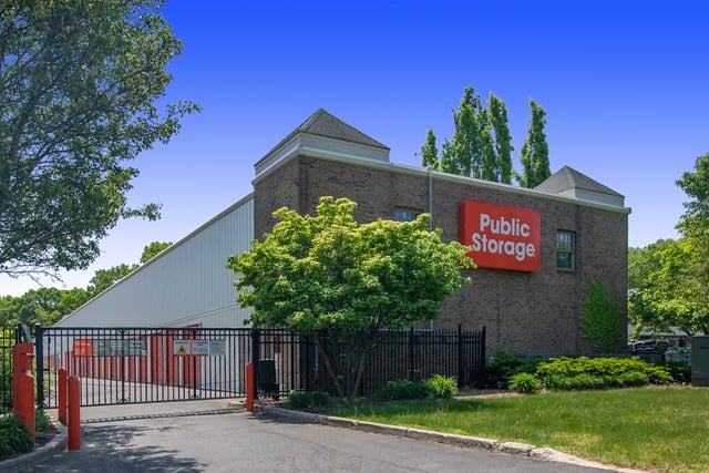 20×7 Public Storage: Parking Lot in Miller Place, NY 922 Route 25A Miller Place, New York