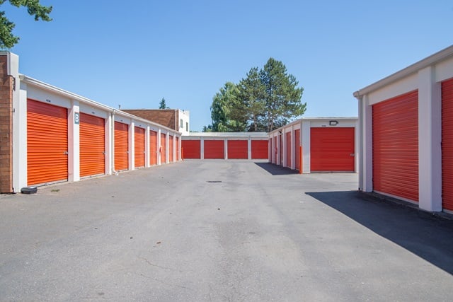 30×10 Self Storage Unit in Tigard, OR 17990 SW McEwan Ave Tigard, Oregon 2