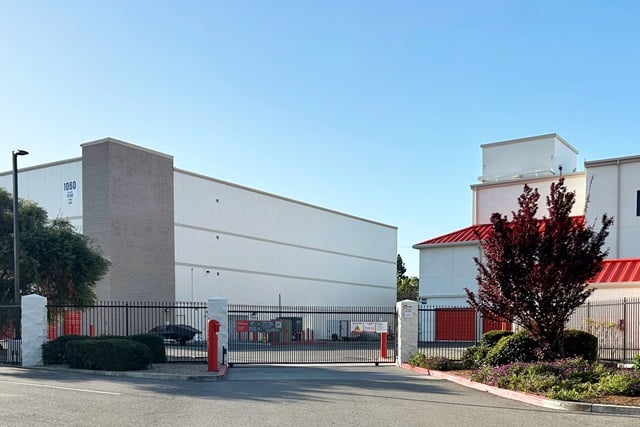 Public Storage  1060 Stewart Drive in Sunnyvale, CA