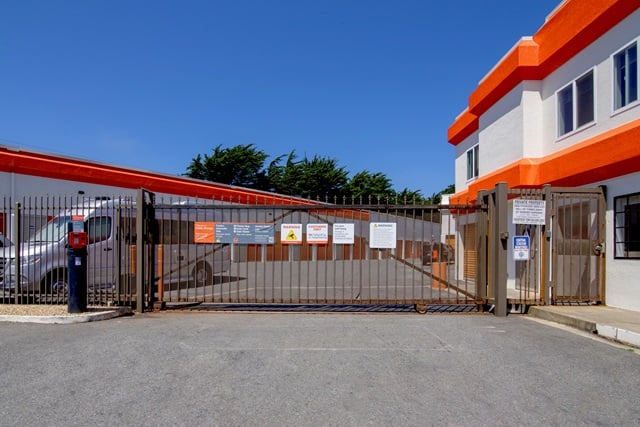Public Storage  1050 King Drive in Daly City, CA