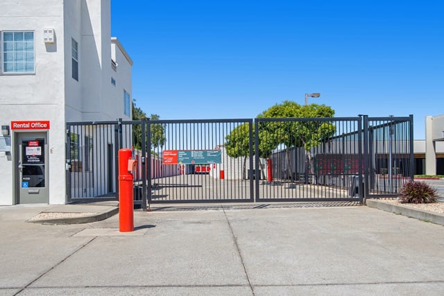 Public Storage  37444 Cedar Blvd in Newark, CA