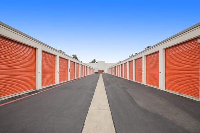 Aliso Viejo, CA, SelfStorage Near 41 Brookline 18447264531 I