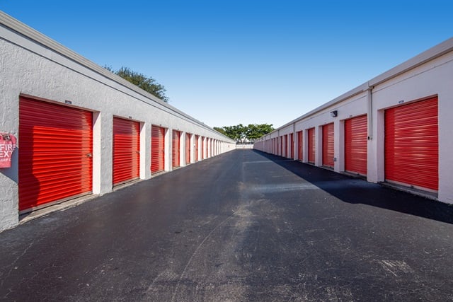 20×10 Parking Lot in Lauderhill, FL 4811 N University Drive Lauderhill, Florida 2