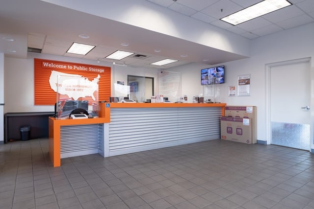 Van Nuys, CA, SelfStorage Near 15350 Oxnard Street 18447264531 I