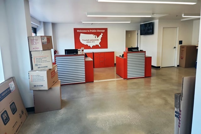Public Storage in Chicago, IL  1711 W Fullerton Ave 3
