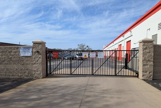 Public Storage  3320 W Lake Ave in Glenview, IL