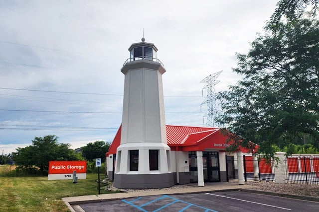 25×10 Public Storage: Garage in Indianapolis, IN 5725 Georgetown Road Indianapolis, Indiana