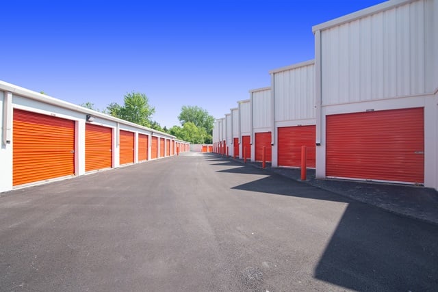 15×10 Public Storage: Garage in Indianapolis, IN 4310 E 62nd Street Indianapolis, Indiana 2