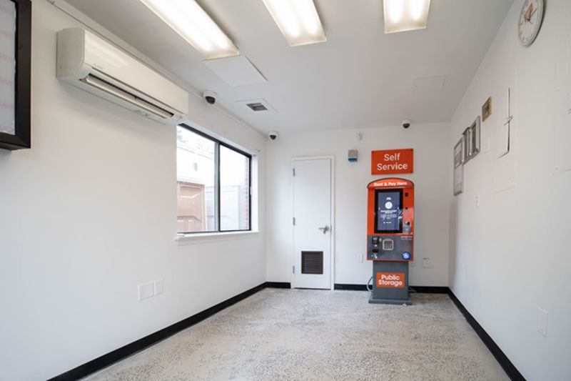 Property 1752 image number 2