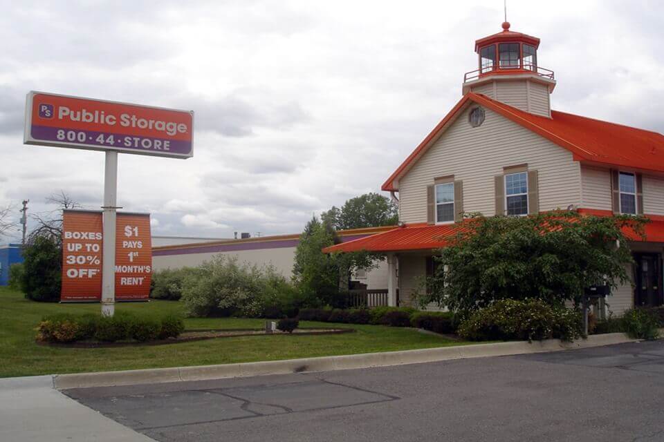 30×10 Public Storage: Garage in Fraser, MI 32775 Groesbeck Hwy Fraser, Michigan