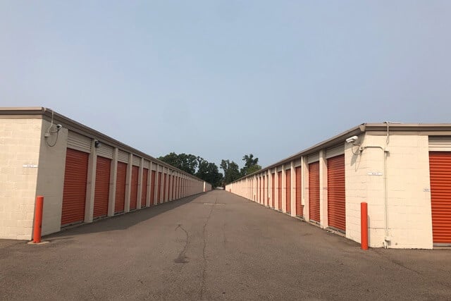 30×12 Public Storage: Parking Lot in Livonia, MI 30300 Plymouth Road Livonia, Michigan 2