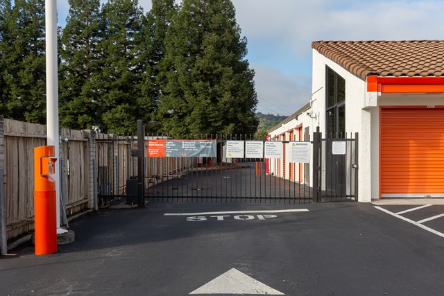 Public Storage  12299 Saratoga Sunnyvale Rd in San Jose, CA