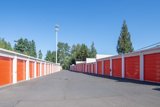 25×10 Self Storage Unit in Hillsboro, OR 3075 SE Tualatin Valley Hwy Hillsboro, Oregon 2