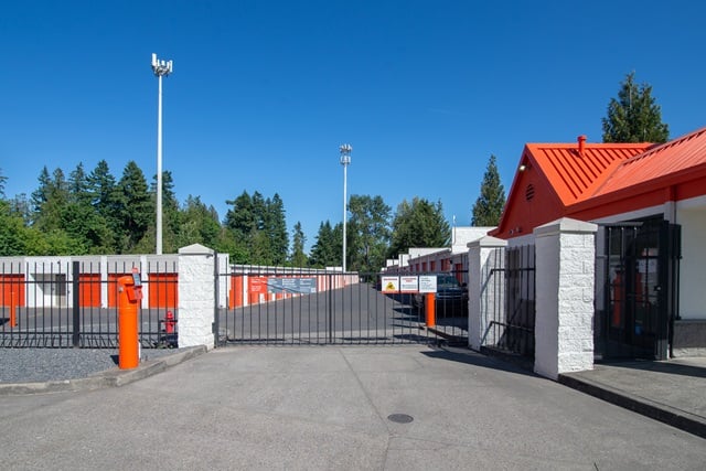 Public Storage  3075 SE Tualatin Valley Hwy in Hillsboro, OR