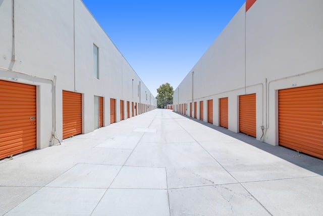 Van Nuys, CA, SelfStorage Near 8200 Balboa Blvd 18447264531 I