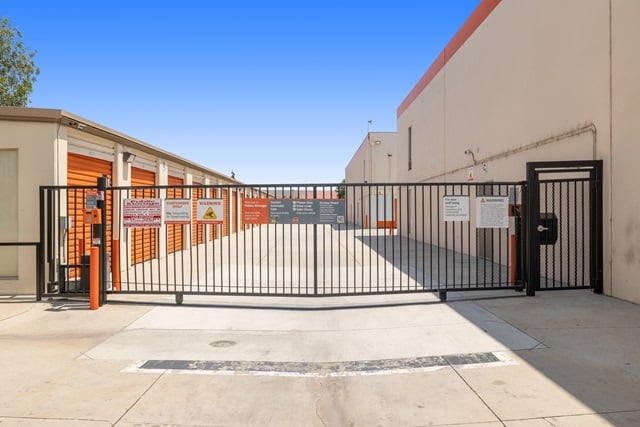 Van Nuys, CA, SelfStorage Units Near 8200 Balboa Blvd Public Storage®