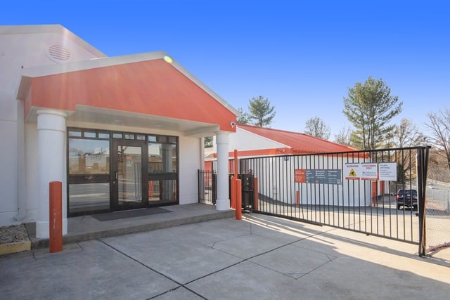 Public Storage  14215 Minnieville Road in Woodbridge, VA