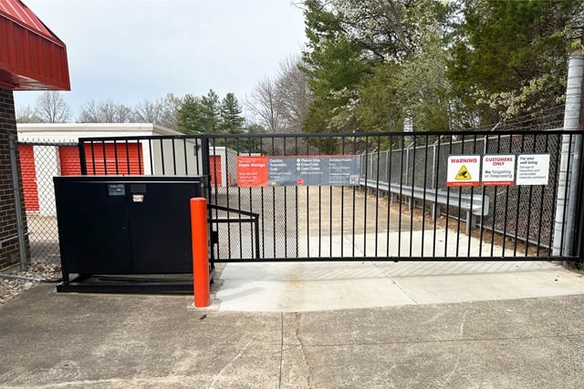 Public Storage  1616 Seminole Trail in Charlottesville, VA