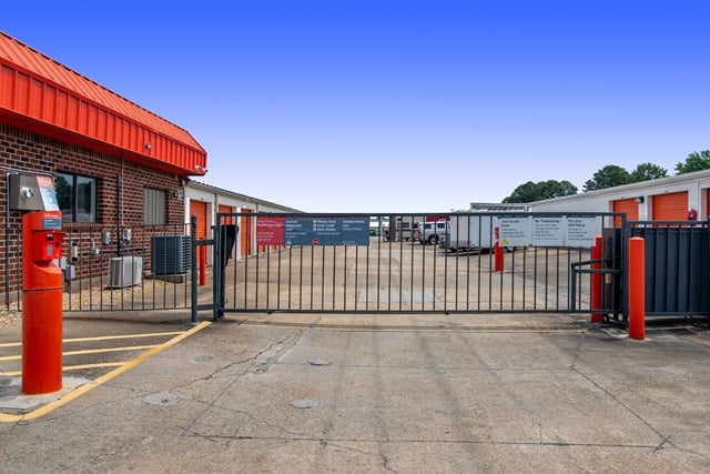 Public Storage  612 Village Drive in Virginia Beach, VA