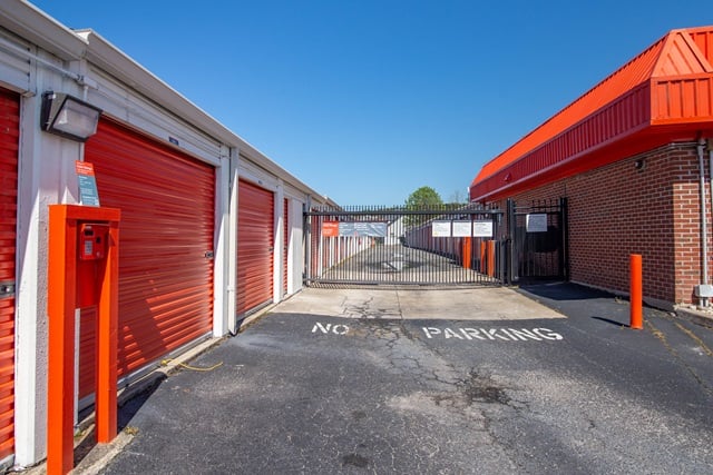 Public Storage  216 Las Gaviotas Blvd in Chesapeake, VA