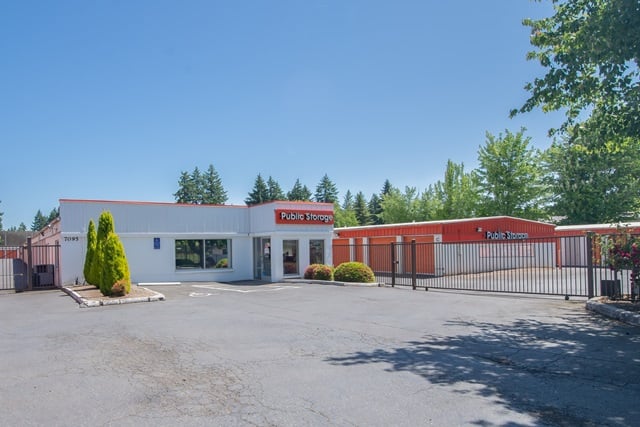 20×10 Self Storage Unit in Lake Oswego, OR 7095 SW McEwan Rd Lake Oswego, Oregon