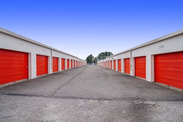 20×10 Public Storage: Garage in Springfield, VA 7150 Fullerton Road Springfield, Virginia 2