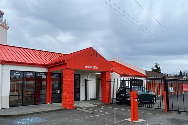 20 x 10 Public Storage: Parking Lot in Everett, Washington