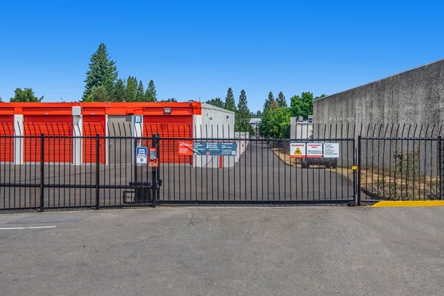 Public Storage  1421 E Powell Blvd in Gresham, OR