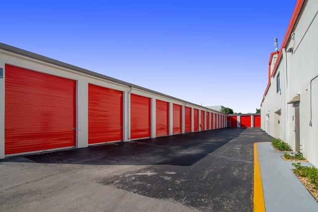 17×11 Self Storage Unit in Oakland Park, FL 1650 W Oakland Park Blvd Oakland Park, Florida 2